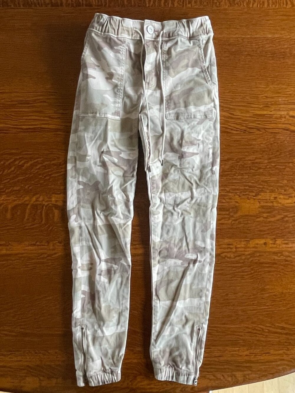 American Eagle Pink Camo Jogger Jeans